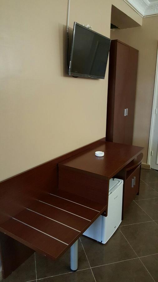 Hotel La Brise Айн ел Тюрк Екстериор снимка